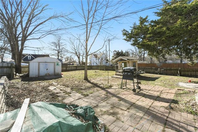 109 W Miami Street NE, Paola, KS 66071