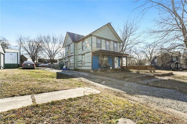 109 W Miami Street NE, Paola, KS 66071