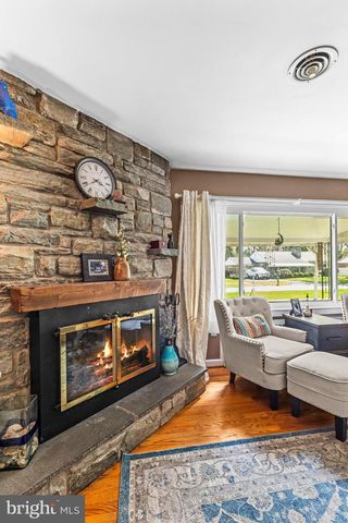 4 PLEASANT DR, Lancaster, PA 17602