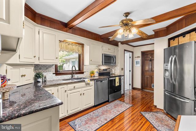 4 PLEASANT DR, Lancaster, PA 17602