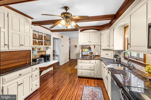 4 PLEASANT DR, Lancaster, PA 17602