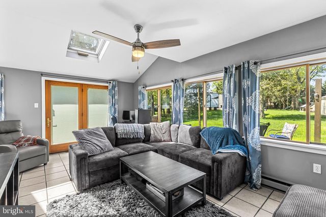 4 PLEASANT DR, Lancaster, PA 17602
