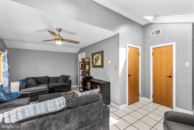 4 PLEASANT DR, Lancaster, PA 17602