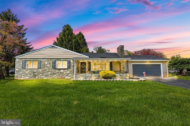 4 PLEASANT DR, Lancaster, PA 17602