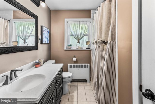 4 PLEASANT DR, Lancaster, PA 17602