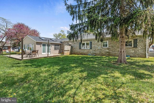 4 PLEASANT DR, Lancaster, PA 17602