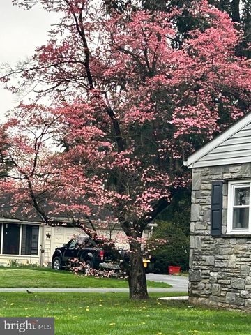 4 PLEASANT DR, Lancaster, PA 17602