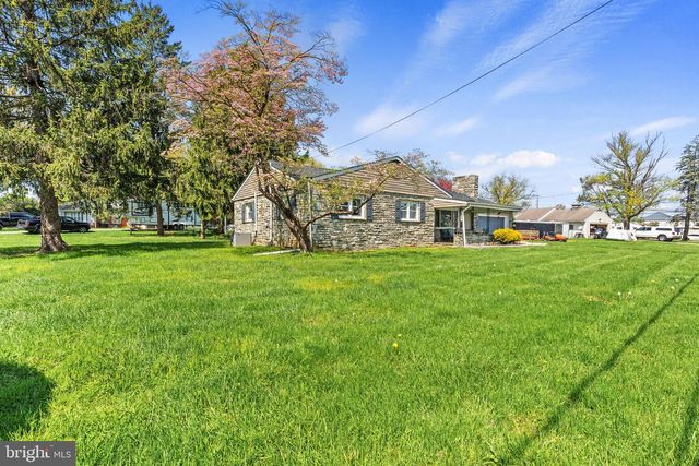 4 PLEASANT DR, Lancaster, PA 17602