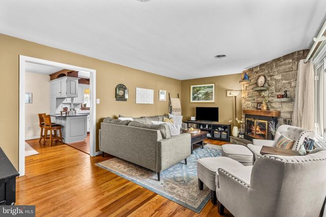 4 PLEASANT DR, Lancaster, PA 17602