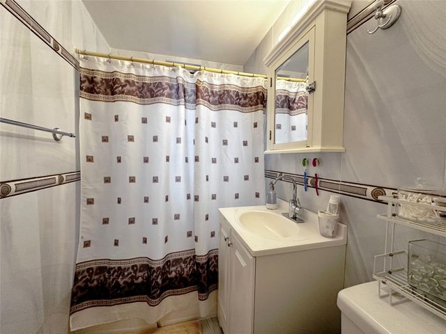 270 N Broadway 2HI, Yonkers, NY 10701