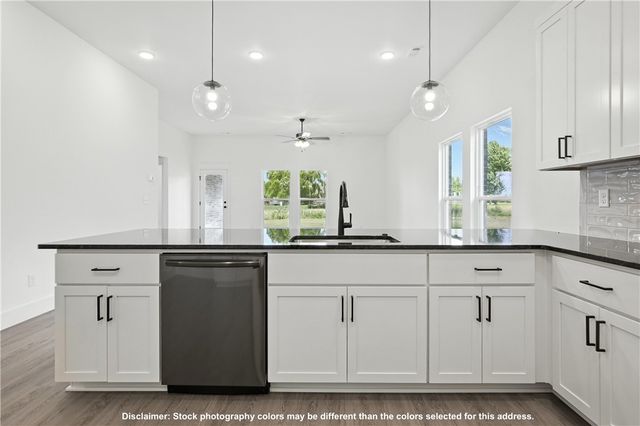 8850 Sunspire Lane, Centerton, AR 72719