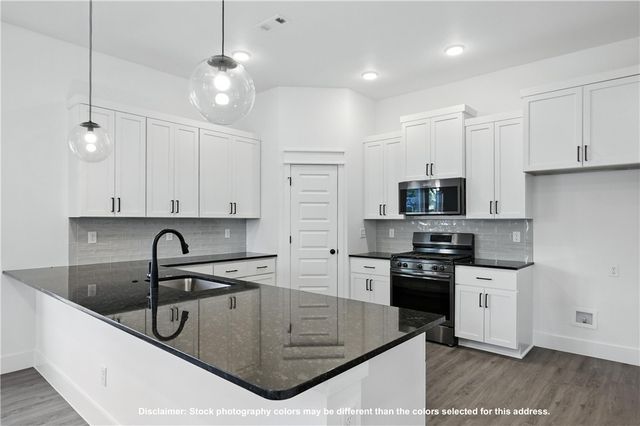 8850 Sunspire Lane, Centerton, AR 72719