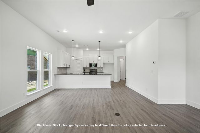 8850 Sunspire Lane, Centerton, AR 72719