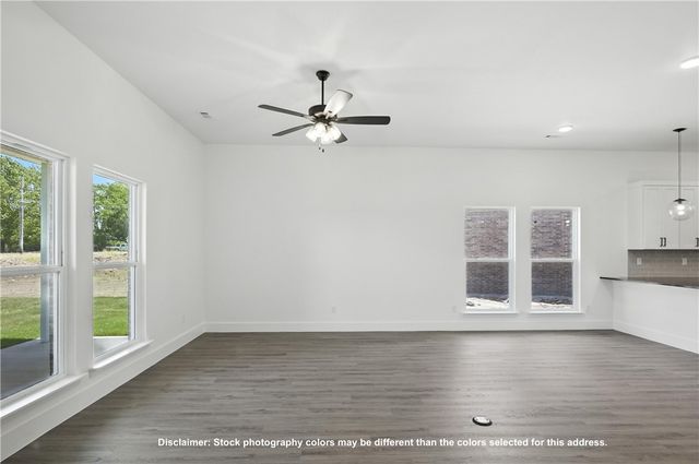 8850 Sunspire Lane, Centerton, AR 72719