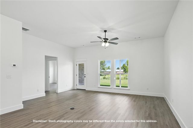 8850 Sunspire Lane, Centerton, AR 72719