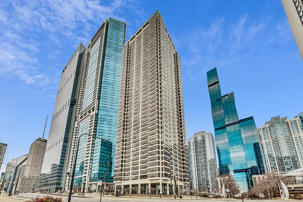 360 E Randolph Street 405, Chicago, IL 60601