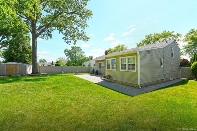 2432 Kayron Lane, North Bellmore, NY 11710