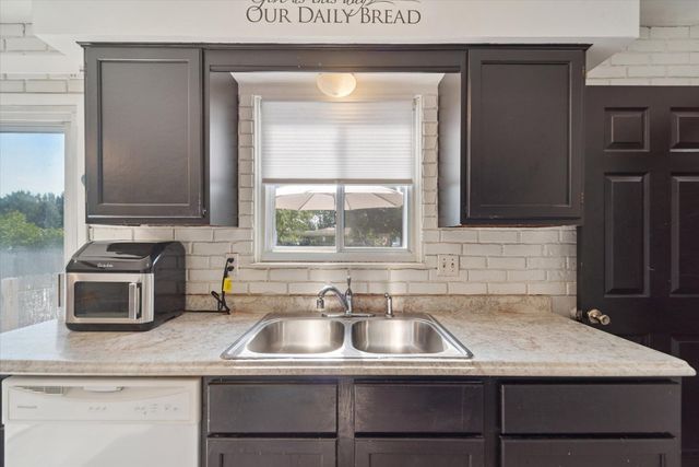 331 Scarlett Oak Lane, Perry, MI 48872