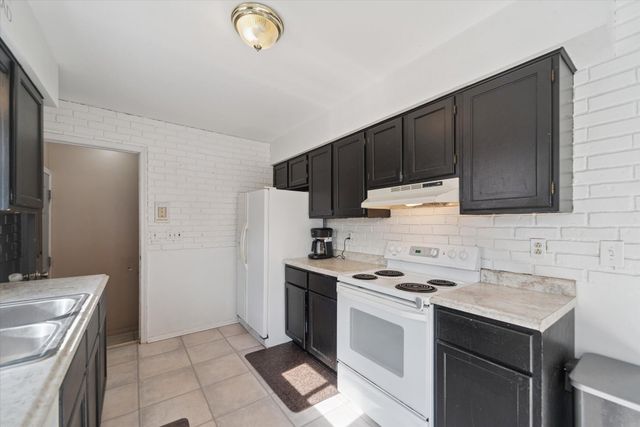 331 Scarlett Oak Lane, Perry, MI 48872