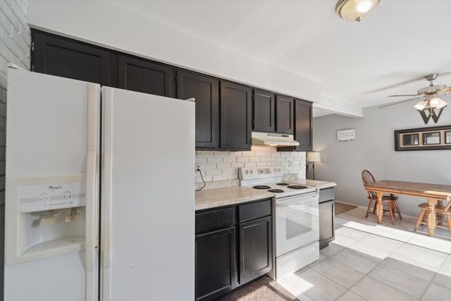 331 Scarlett Oak Lane, Perry, MI 48872