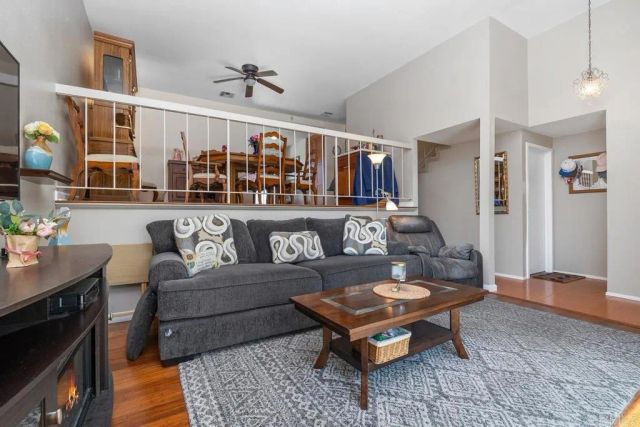 2756 Meadow Lark Drive, San Diego, CA 92123