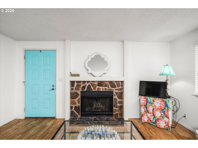 2026 LAKE ISLE Dr, Eugene, OR 97401