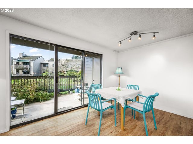 2026 LAKE ISLE Dr, Eugene, OR 97401