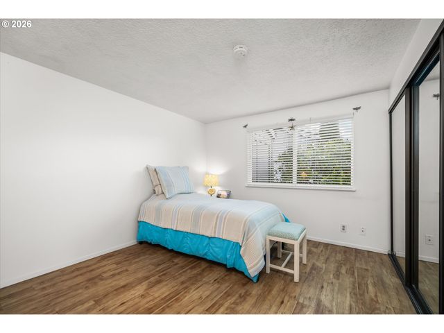 2026 LAKE ISLE Dr, Eugene, OR 97401