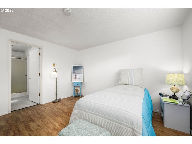 2026 LAKE ISLE Dr, Eugene, OR 97401