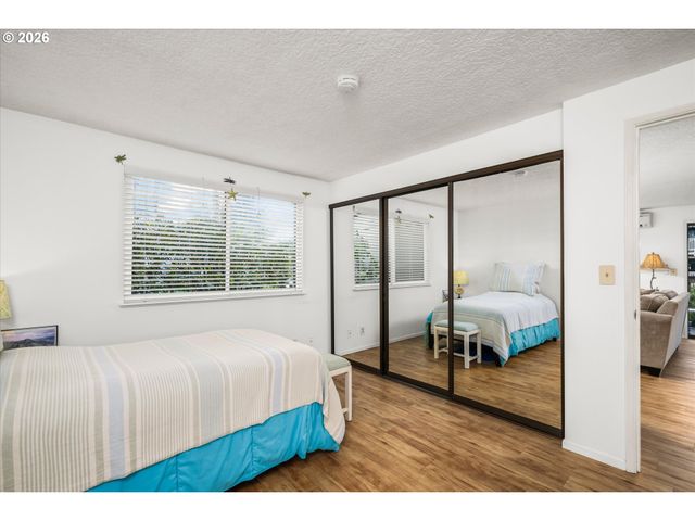 2026 LAKE ISLE Dr, Eugene, OR 97401