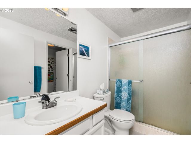 2026 LAKE ISLE Dr, Eugene, OR 97401