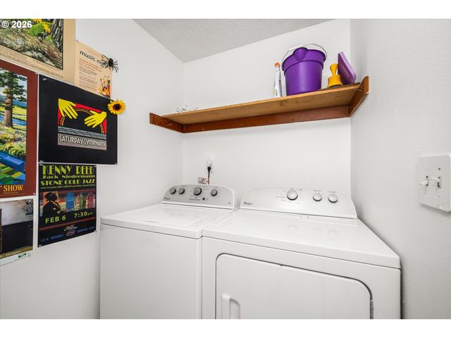 2026 LAKE ISLE Dr, Eugene, OR 97401