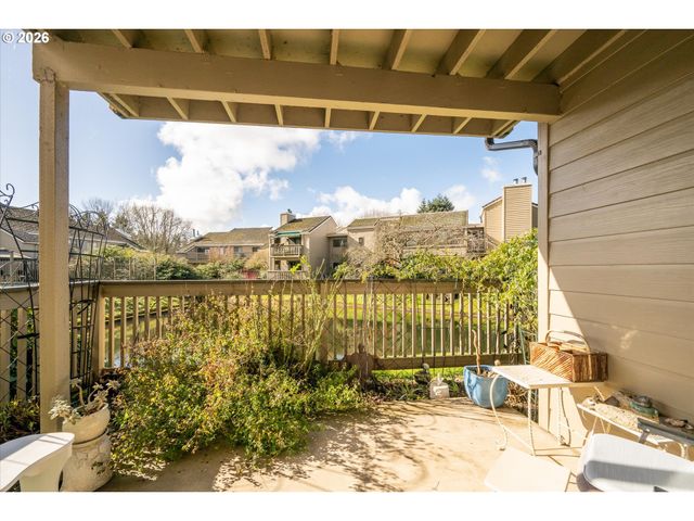 2026 LAKE ISLE Dr, Eugene, OR 97401