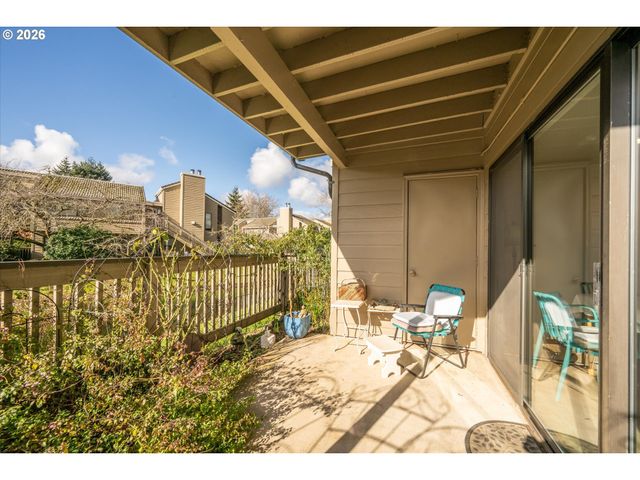 2026 LAKE ISLE Dr, Eugene, OR 97401