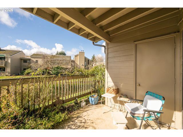 2026 LAKE ISLE Dr, Eugene, OR 97401