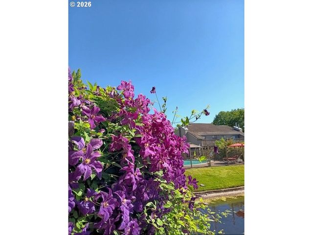 2026 LAKE ISLE Dr, Eugene, OR 97401