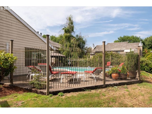 2026 LAKE ISLE Dr, Eugene, OR 97401