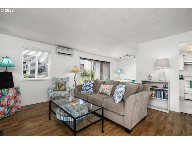 2026 LAKE ISLE Dr, Eugene, OR 97401