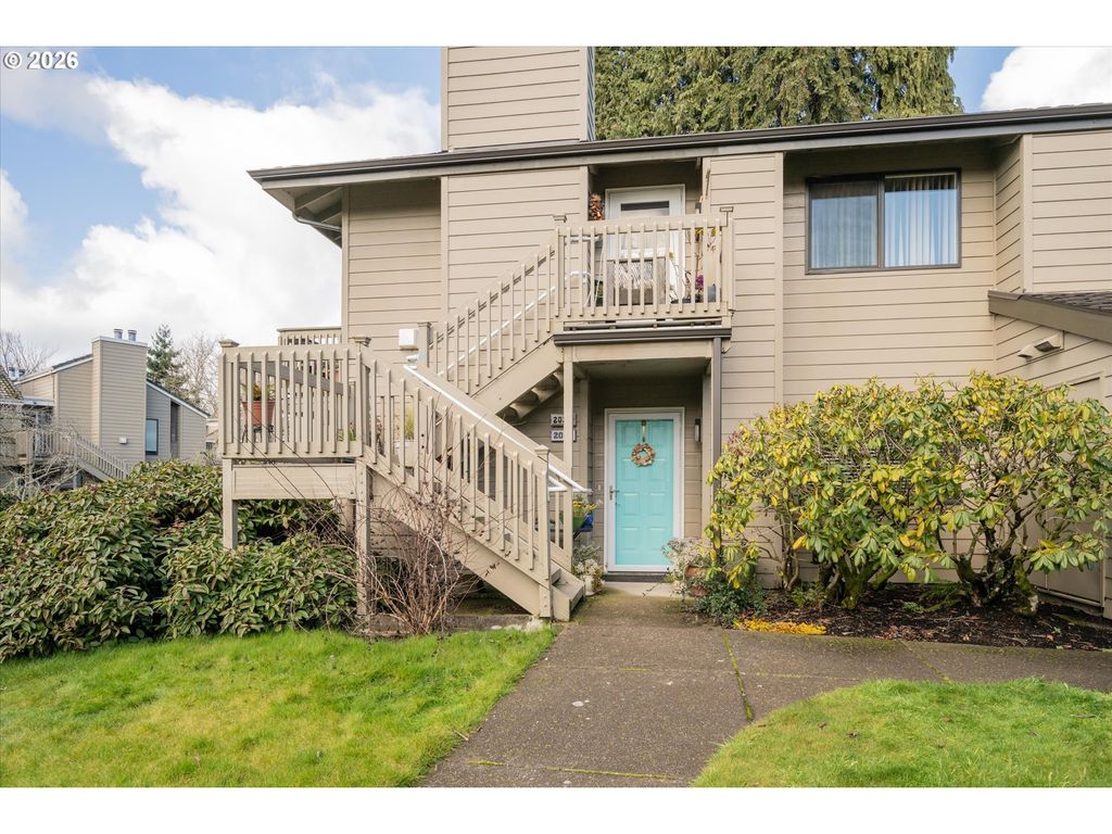 2026 LAKE ISLE Dr, Eugene, OR 97401