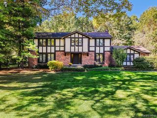 5962 Oakland Valley Drive, Rochester, MI 48306