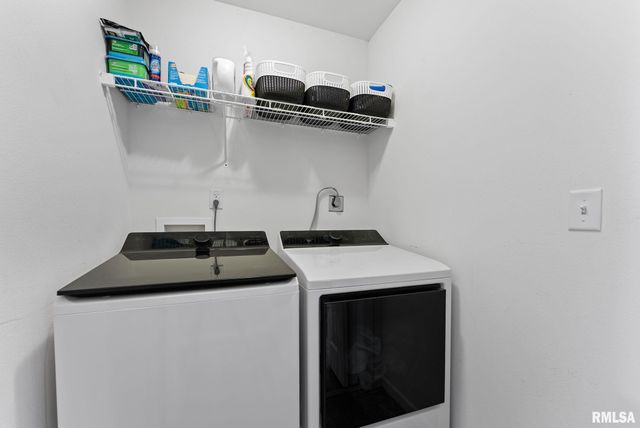 1572 Olde Brandy Lane, Davenport, IA 52807