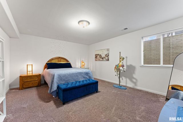 1572 Olde Brandy Lane, Davenport, IA 52807