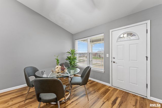 1572 Olde Brandy Lane, Davenport, IA 52807