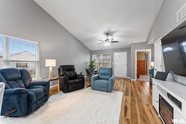 1572 Olde Brandy Lane, Davenport, IA 52807