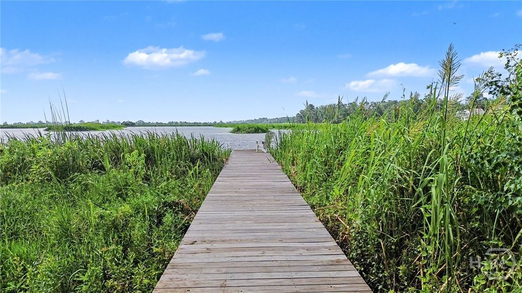 Image 5 of property listing at 182 Captains Walk, Richmond Hill, GA 31324