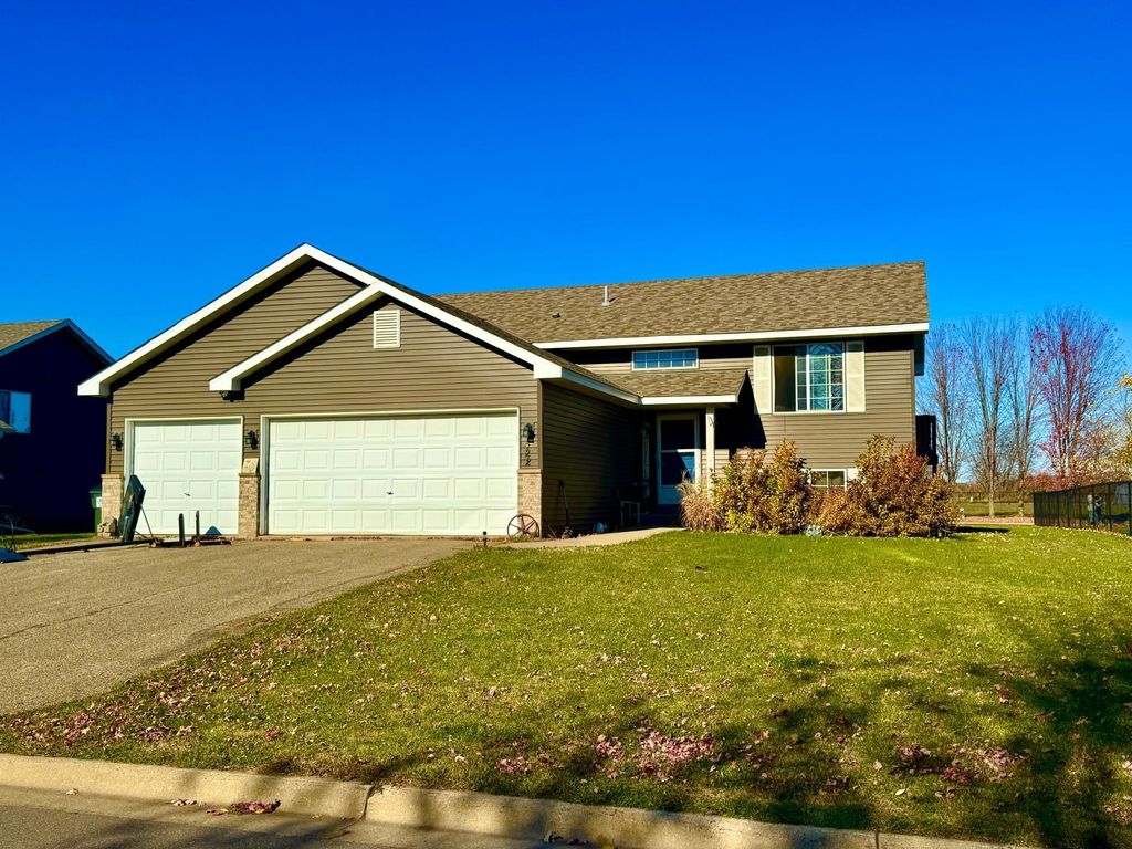 522 Elm Street NE, Lonsdale, MN 55046