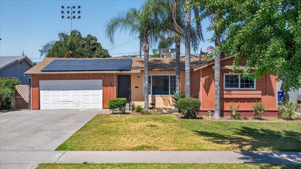 Image 1 of property listing at 1604 S Sierra Vista Avenue, Fresno, CA 93702