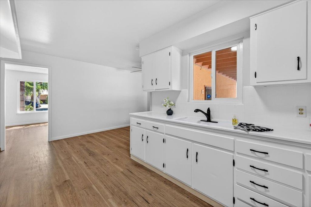 Image 11 of property listing at 1604 S Sierra Vista Avenue, Fresno, CA 93702