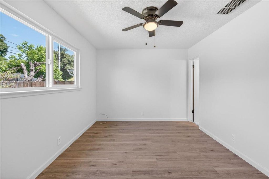 Image 16 of property listing at 1604 S Sierra Vista Avenue, Fresno, CA 93702