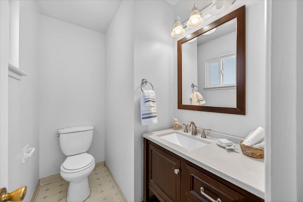 Image 19 of property listing at 1604 S Sierra Vista Avenue, Fresno, CA 93702